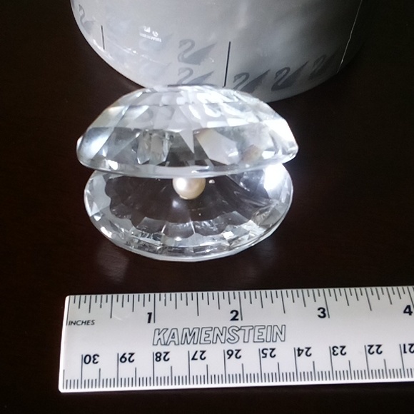 Swarovski pearl in a clam shell vintage retired mint in container - Picture 4 of 8